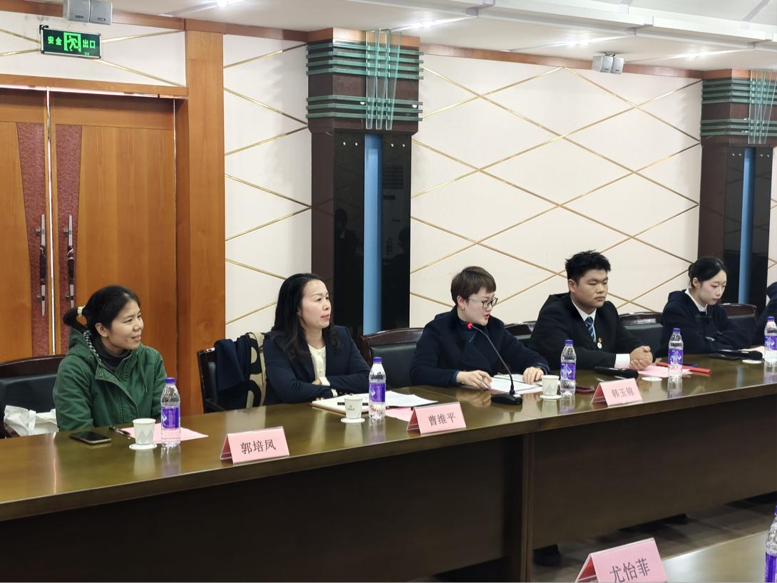 一场温馨而热烈的座谈会在至诚楼305